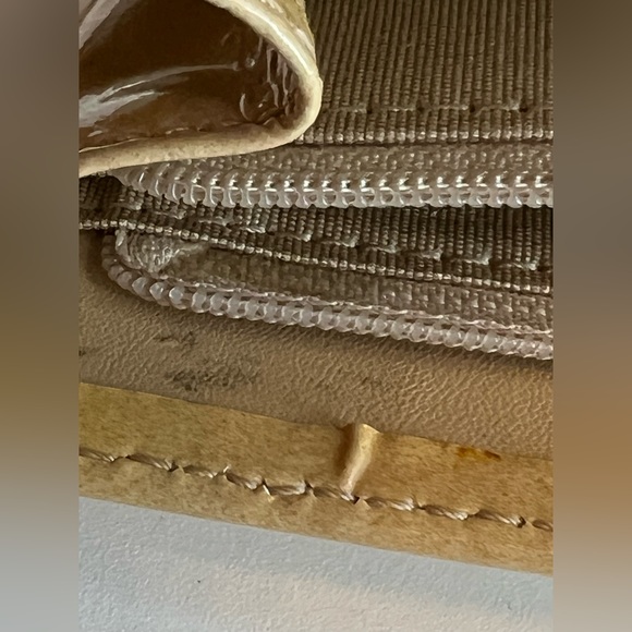 Jimmy Choo Beige Patent Leather Purse w/Authenticity Card - Picture 9 of 16